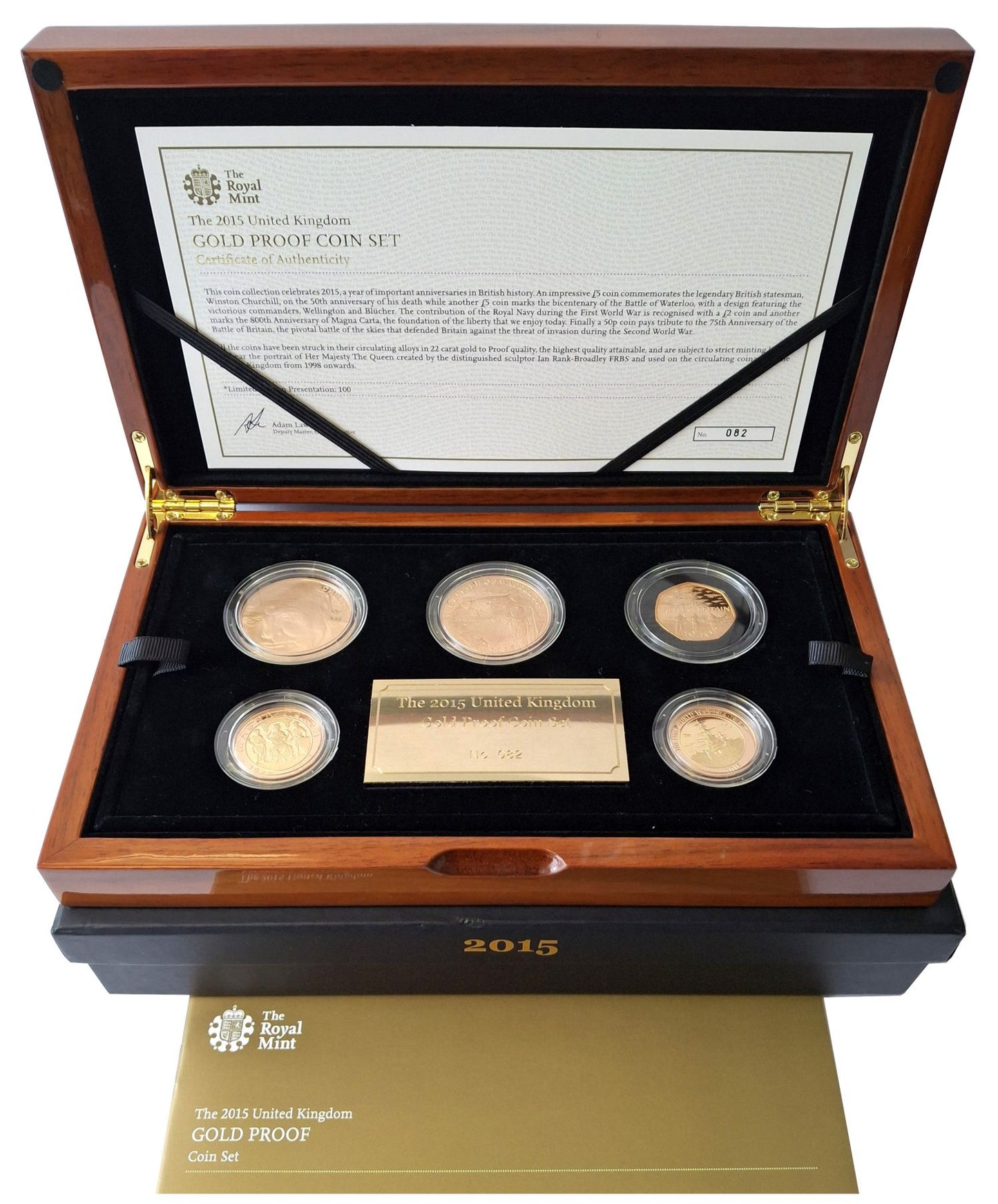 Elizabeth II 2015 gold proof Annual Set featuring Churchill and Waterloo Five Pounds